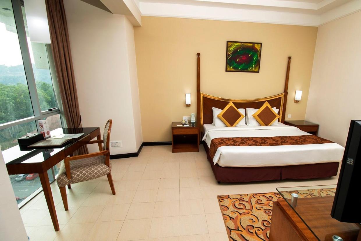 Nilai Springs Resort Hotel Esterno foto