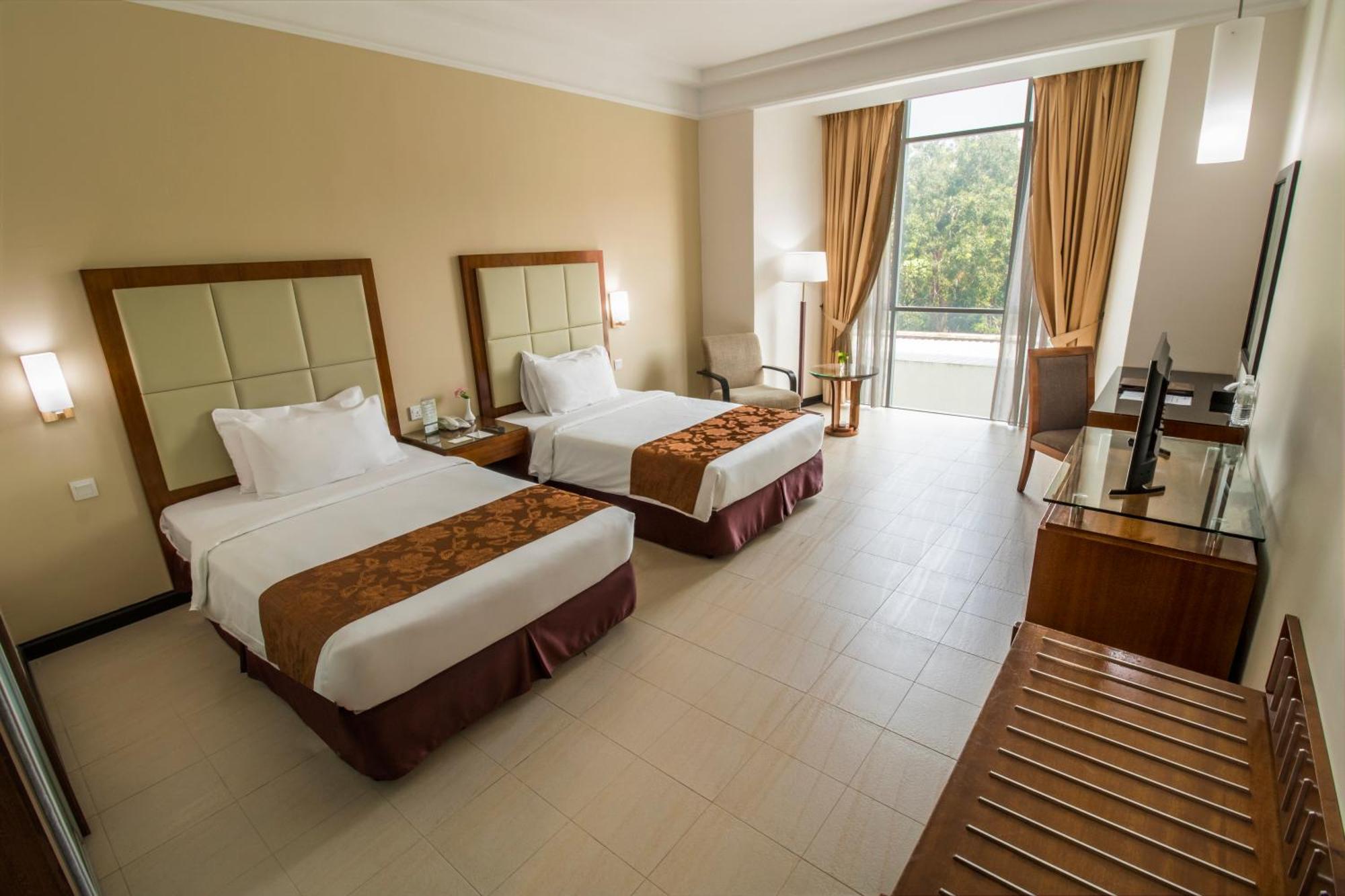 Nilai Springs Resort Hotel Esterno foto